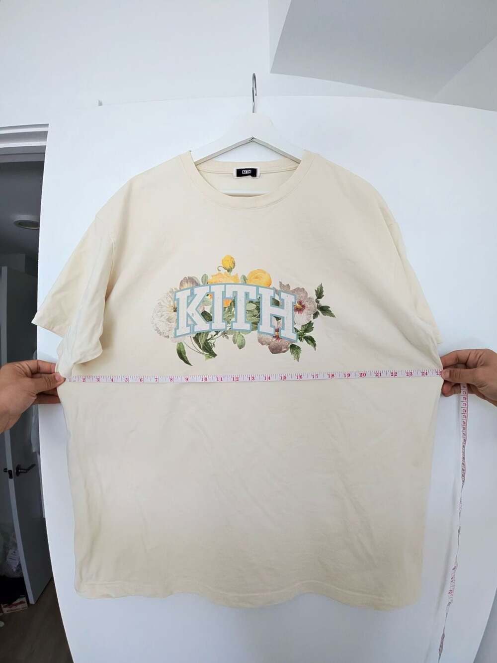 Kith Floral Logo Graphic T-Shirt Cream Size XL - Picture 5 of 6
